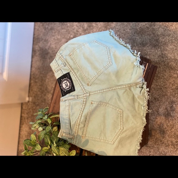 L.e.i Mint Green Button Up Cut Off Shorts - Picture 4 of 7